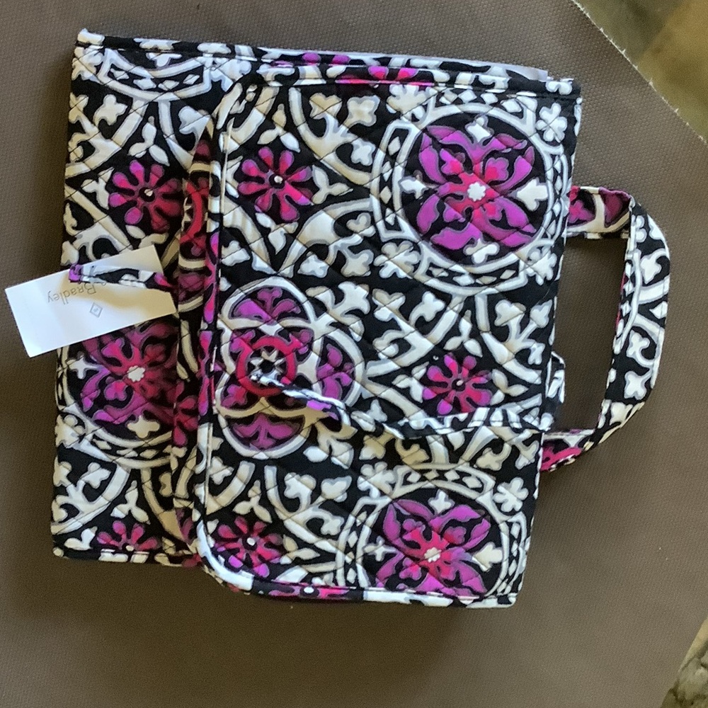 New with tag vera Bradley traveler cosmetic bag
